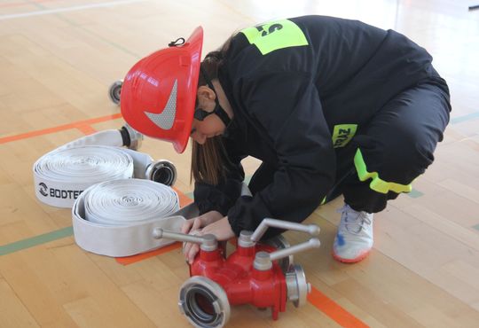 Pow. krasnostawski. Pierwsze Powiatowe Halowe Zawody MDP: 29 drużyn rywalizowało na torze przeszkód! [GALERIA ZDJĘĆ]