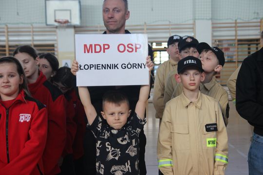 Pow. krasnostawski. Pierwsze Powiatowe Halowe Zawody MDP: 29 drużyn rywalizowało na torze przeszkód! [GALERIA ZDJĘĆ]