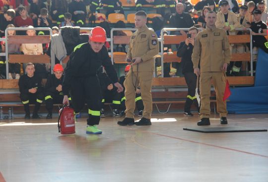 Pow. krasnostawski. Pierwsze Powiatowe Halowe Zawody MDP: 29 drużyn rywalizowało na torze przeszkód! [GALERIA ZDJĘĆ]