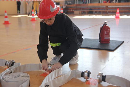 Pow. krasnostawski. Pierwsze Powiatowe Halowe Zawody MDP: 29 drużyn rywalizowało na torze przeszkód! [GALERIA ZDJĘĆ]