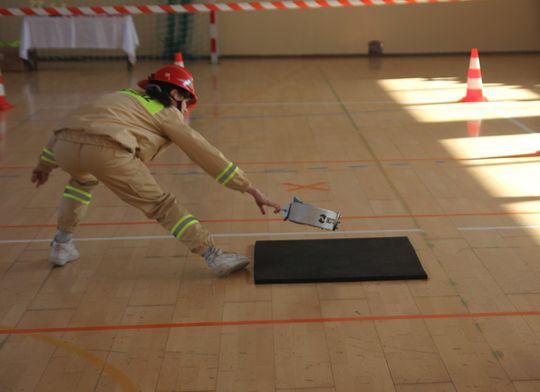 Pow. krasnostawski. Pierwsze Powiatowe Halowe Zawody MDP: 29 drużyn rywalizowało na torze przeszkód! [GALERIA ZDJĘĆ]