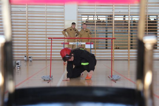 Pow. krasnostawski. Pierwsze Powiatowe Halowe Zawody MDP: 29 drużyn rywalizowało na torze przeszkód! [GALERIA ZDJĘĆ]