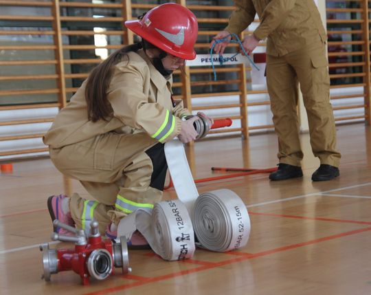 Pow. krasnostawski. Pierwsze Powiatowe Halowe Zawody MDP: 29 drużyn rywalizowało na torze przeszkód! [GALERIA ZDJĘĆ]