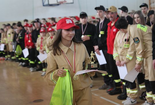 Pow. krasnostawski. Pierwsze Powiatowe Halowe Zawody MDP: 29 drużyn rywalizowało na torze przeszkód! [GALERIA ZDJĘĆ]