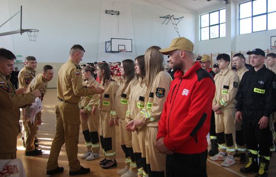 Pow. krasnostawski. Pierwsze Powiatowe Halowe Zawody MDP: 29 drużyn rywalizowało na torze przeszkód! [GALERIA ZDJĘĆ]