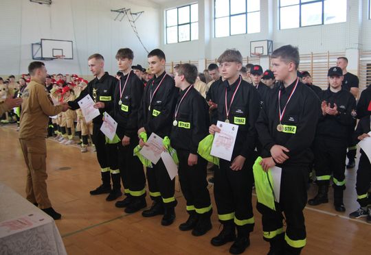 Pow. krasnostawski. Pierwsze Powiatowe Halowe Zawody MDP: 29 drużyn rywalizowało na torze przeszkód! [GALERIA ZDJĘĆ]