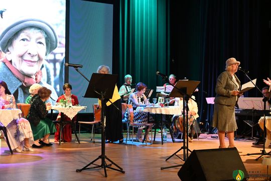 Krasnostawscy seniorzy znów zachwycili na scenie [GALERIA ZDJĘĆ] 