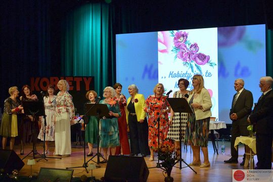 Krasnostawscy seniorzy znów zachwycili na scenie [GALERIA ZDJĘĆ] 