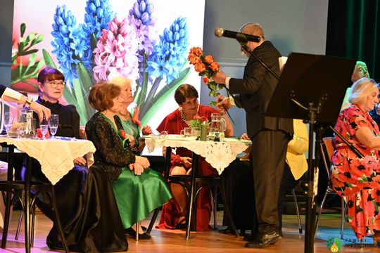 Krasnostawscy seniorzy znów zachwycili na scenie [GALERIA ZDJĘĆ] 