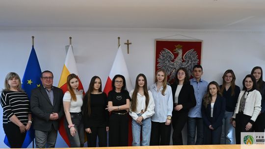 Pow. krasnostawski. Młodzież mówi o presji internetu. Spotkanie z laureatką Olimpiady Zdrowia PCK [GALERIA ZDJĘĆ]