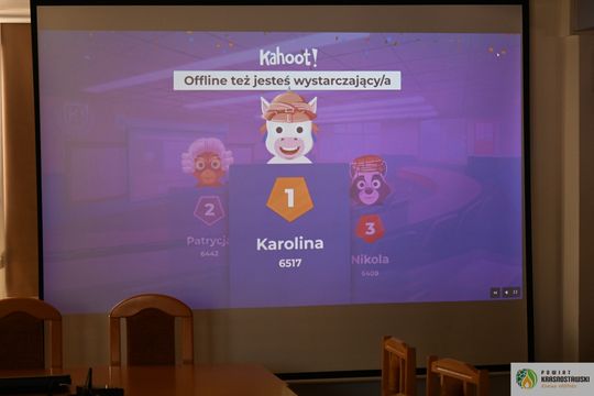 Pow. krasnostawski. Młodzież mówi o presji internetu. Spotkanie z laureatką Olimpiady Zdrowia PCK [GALERIA ZDJĘĆ]