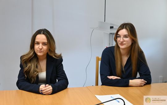 Pow. krasnostawski. Młodzież mówi o presji internetu. Spotkanie z laureatką Olimpiady Zdrowia PCK [GALERIA ZDJĘĆ]