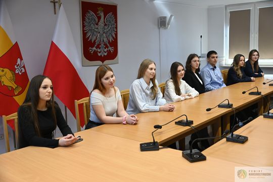 Pow. krasnostawski. Młodzież mówi o presji internetu. Spotkanie z laureatką Olimpiady Zdrowia PCK [GALERIA ZDJĘĆ]