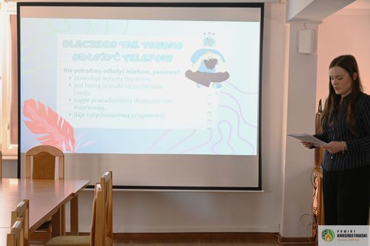 Pow. krasnostawski. Młodzież mówi o presji internetu. Spotkanie z laureatką Olimpiady Zdrowia PCK [GALERIA ZDJĘĆ]