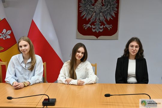 Pow. krasnostawski. Młodzież mówi o presji internetu. Spotkanie z laureatką Olimpiady Zdrowia PCK [GALERIA ZDJĘĆ]