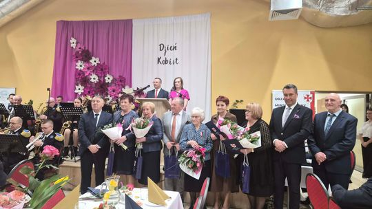 Gm. Izbica. Medale dla mieszkanek aktywnie wspierających gminę [GALERIA ZDJĘĆ]