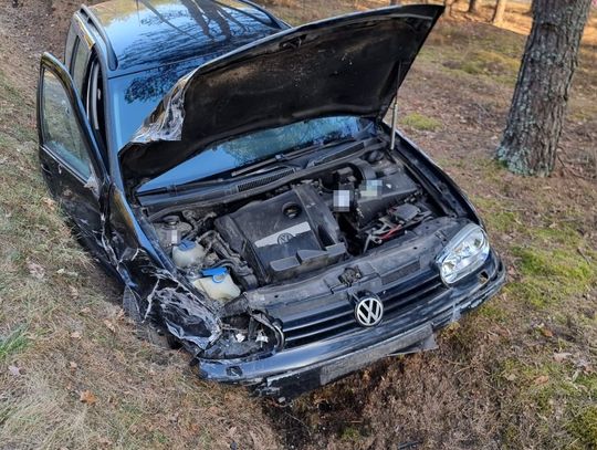 Groźny wypadek. Fiat 126p rozpadł się na dwie części! W środku był 7-latek [ZDJĘCIA]