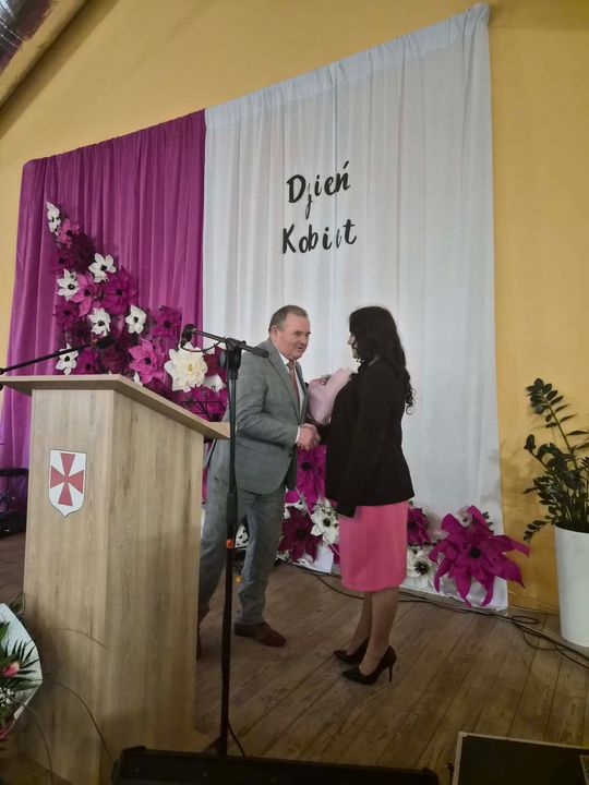 Gm. Izbica. Medale dla mieszkanek aktywnie wspierających gminę [GALERIA ZDJĘĆ]