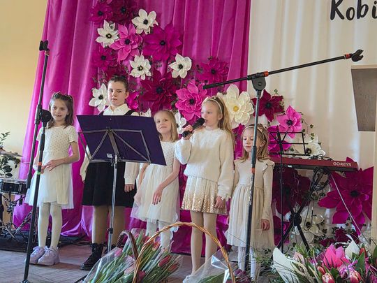 Gm. Izbica. Medale dla mieszkanek aktywnie wspierających gminę [GALERIA ZDJĘĆ]