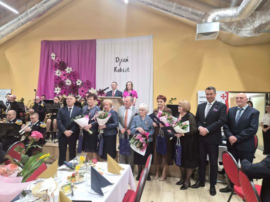Gm. Izbica. Medale dla mieszkanek aktywnie wspierających gminę [GALERIA ZDJĘĆ]