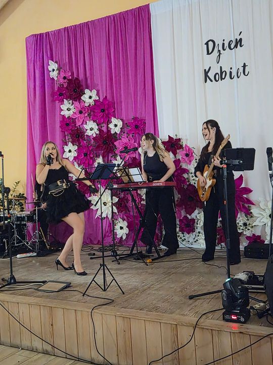 Gm. Izbica. Medale dla mieszkanek aktywnie wspierających gminę [GALERIA ZDJĘĆ]