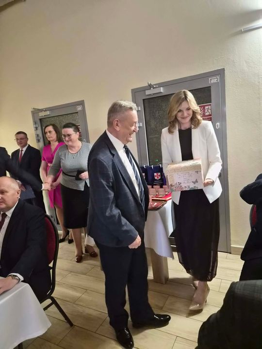 Gm. Izbica. Medale dla mieszkanek aktywnie wspierających gminę [GALERIA ZDJĘĆ]