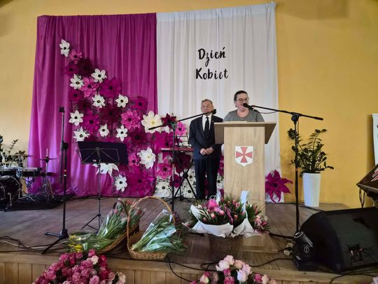 Gm. Izbica. Medale dla mieszkanek aktywnie wspierających gminę [GALERIA ZDJĘĆ]