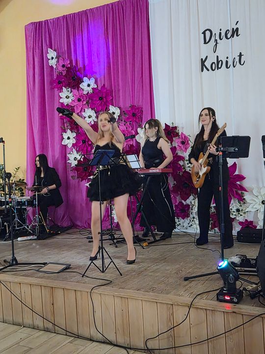 Gm. Izbica. Medale dla mieszkanek aktywnie wspierających gminę [GALERIA ZDJĘĆ]