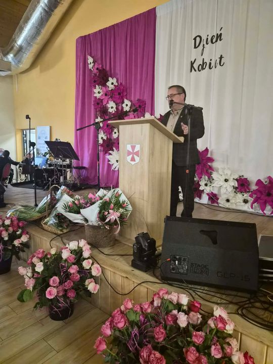 Gm. Izbica. Medale dla mieszkanek aktywnie wspierających gminę [GALERIA ZDJĘĆ]