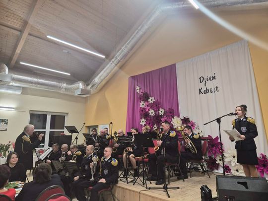 Gm. Izbica. Medale dla mieszkanek aktywnie wspierających gminę [GALERIA ZDJĘĆ]