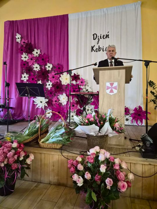 Gm. Izbica. Medale dla mieszkanek aktywnie wspierających gminę [GALERIA ZDJĘĆ]