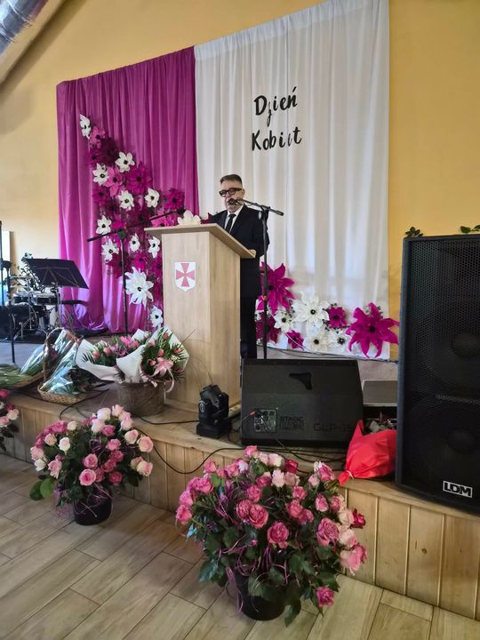 Gm. Izbica. Medale dla mieszkanek aktywnie wspierających gminę [GALERIA ZDJĘĆ]