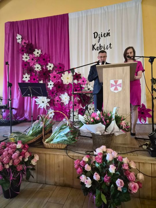 Gm. Izbica. Medale dla mieszkanek aktywnie wspierających gminę [GALERIA ZDJĘĆ]