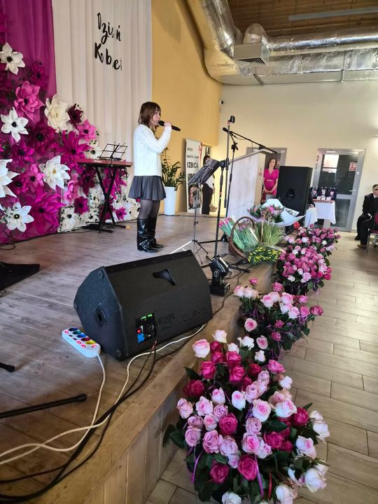 Gm. Izbica. Medale dla mieszkanek aktywnie wspierających gminę [GALERIA ZDJĘĆ]