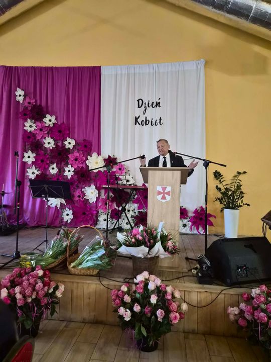 Gm. Izbica. Medale dla mieszkanek aktywnie wspierających gminę [GALERIA ZDJĘĆ]