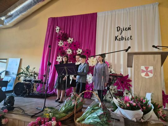 Gm. Izbica. Medale dla mieszkanek aktywnie wspierających gminę [GALERIA ZDJĘĆ]