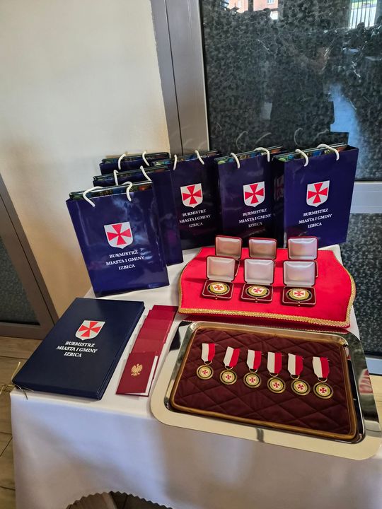 Gm. Izbica. Medale dla mieszkanek aktywnie wspierających gminę [GALERIA ZDJĘĆ]