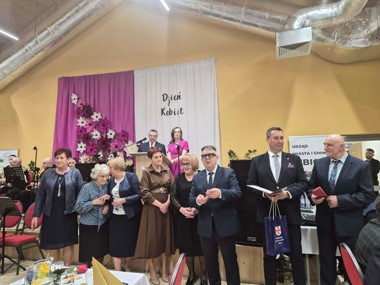 Gm. Izbica. Medale dla mieszkanek aktywnie wspierających gminę [GALERIA ZDJĘĆ]
