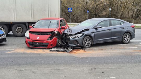 Z OSTATNIEJ CHWILI: Zdarzenie drogowe na Alei Przyjaźni w Chełmie [ZDJĘCIA]