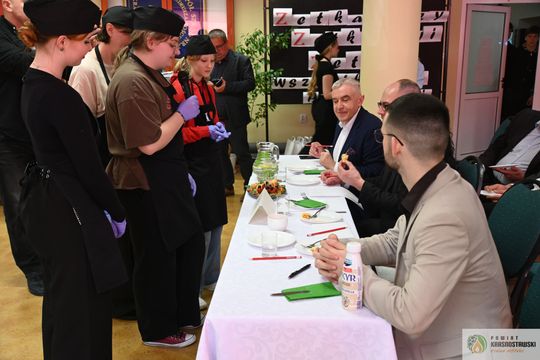 Krasnystaw. „Gotowanie z VIP-ami”. Kulinarna rywalizacja [GALERIA ZDJĘĆ]