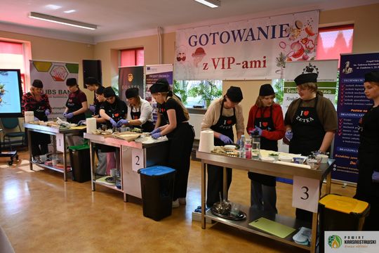 Krasnystaw. „Gotowanie z VIP-ami”. Kulinarna rywalizacja [GALERIA ZDJĘĆ]