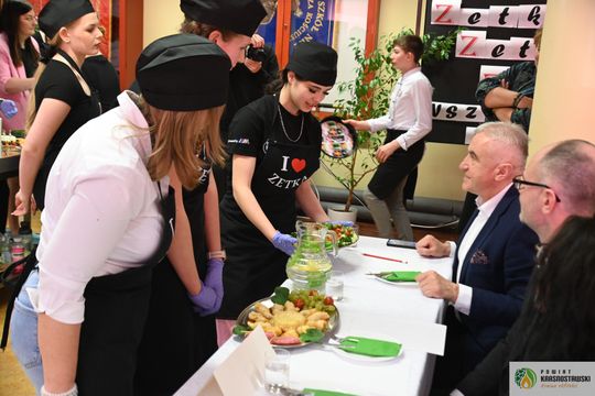Krasnystaw. „Gotowanie z VIP-ami”. Kulinarna rywalizacja [GALERIA ZDJĘĆ]