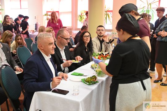 Krasnystaw. „Gotowanie z VIP-ami”. Kulinarna rywalizacja [GALERIA ZDJĘĆ]