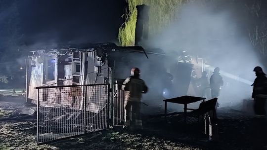 Gm. Rudnik. Pożar domu w Płonce Poleśnej. Jedna osoba trafiła do szpitala [GALERIA ZDJĘĆ]