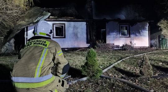 Gm. Rudnik. Pożar domu w Płonce Poleśnej. Jedna osoba trafiła do szpitala [GALERIA ZDJĘĆ] 