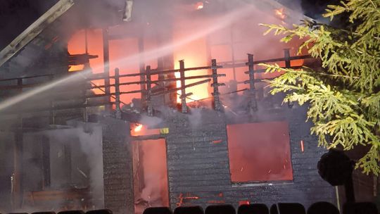 Domek letniskowy w Okunince stanął w ogniu [ZDJĘCIA]