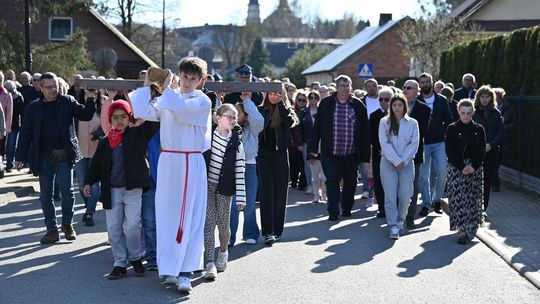 Droga Krzyżowej parafii pw. św. Ludwika ulicami Włodawy [GALERIA ZDJĘĆ]