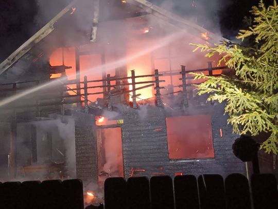 Domek letniskowy w Okunince stanął w ogniu [ZDJĘCIA]