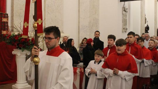 Wigilia Paschalna i procesja rezurekcyjna w Sanktuarium Matki Bożej Chełmskiej Parafia Narodzenia NMP w Chełmie [GALERIA ZDJĘĆ]