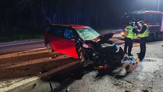 Wypadek w Łopienniku Górnym. Ciągnik zderzył się z osobówką. Ruch utrudniony [ZDJĘCIA]